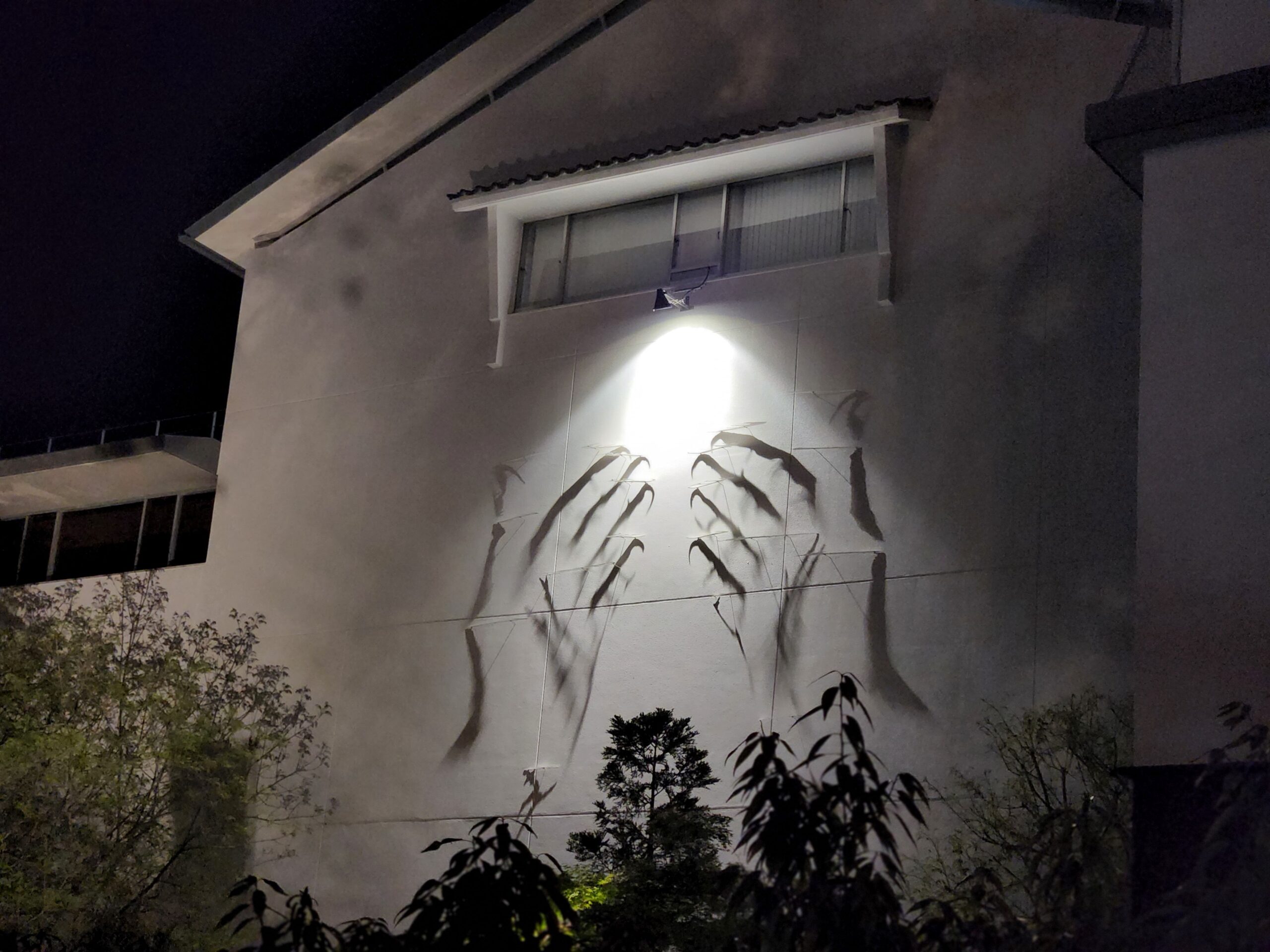 【阪神淡路大震災から30年】復興と神戸の繁栄の願いを込めた光と影のアート『神戸のかがやき』