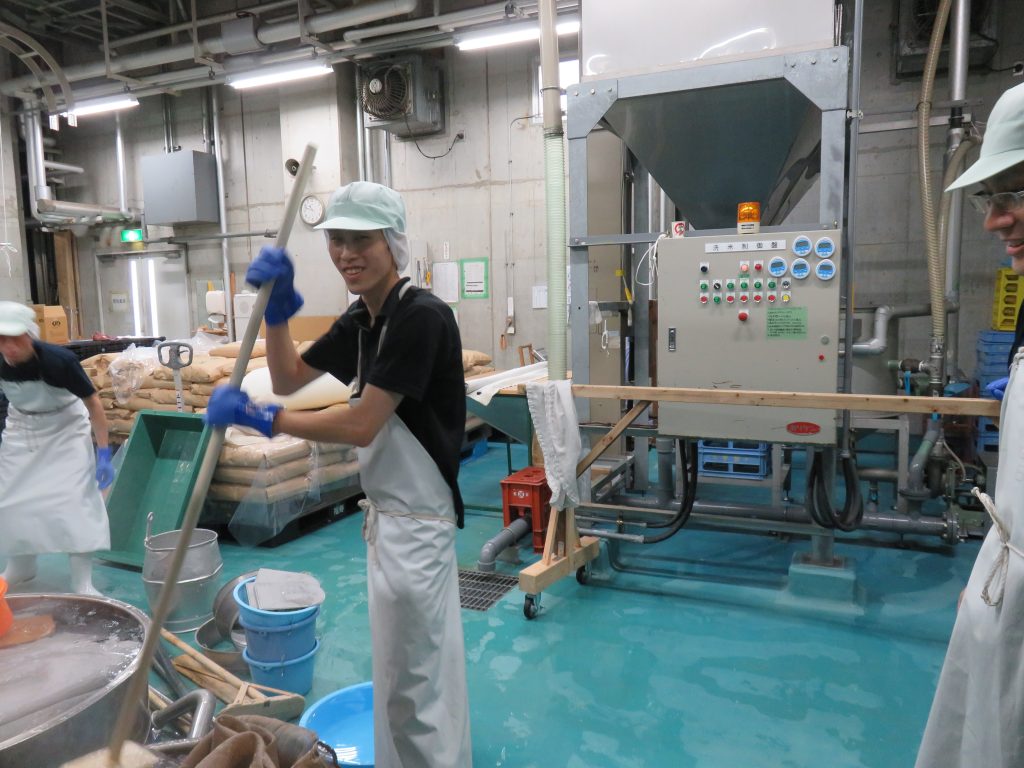 蔵の仕事｜新しい蔵人が働きはじめました